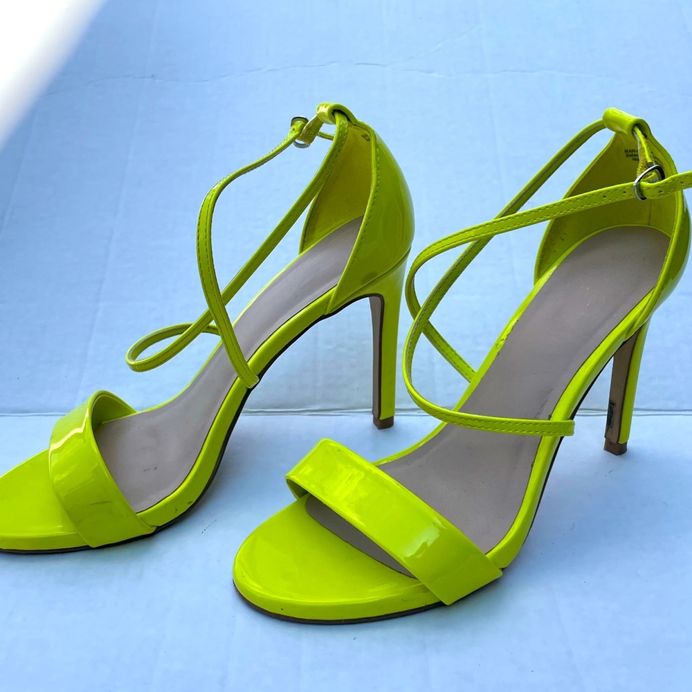 SALE cross strap vibrant heel